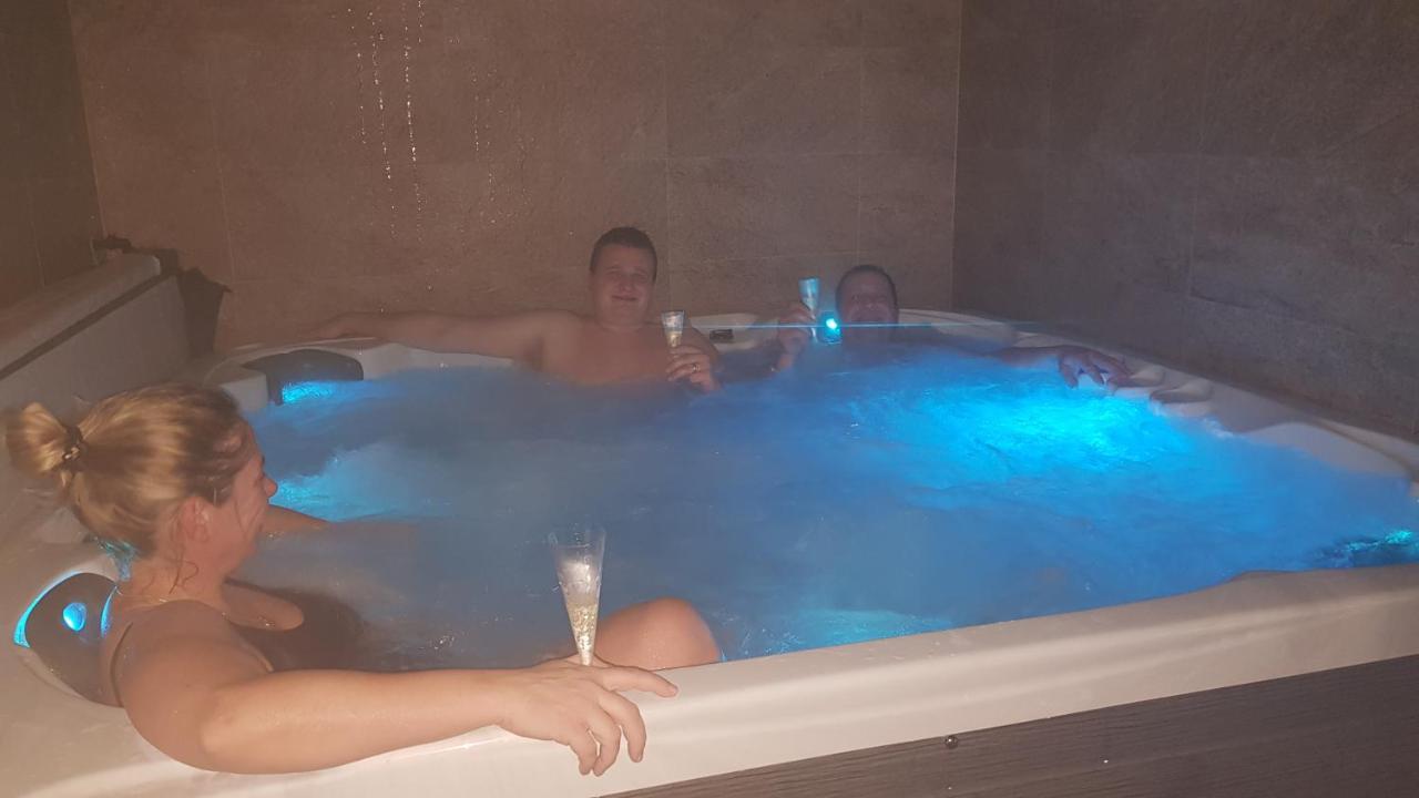 Statek 3 - Wellness & Spa Hotel Hluboká nad Vltavou Екстериор снимка