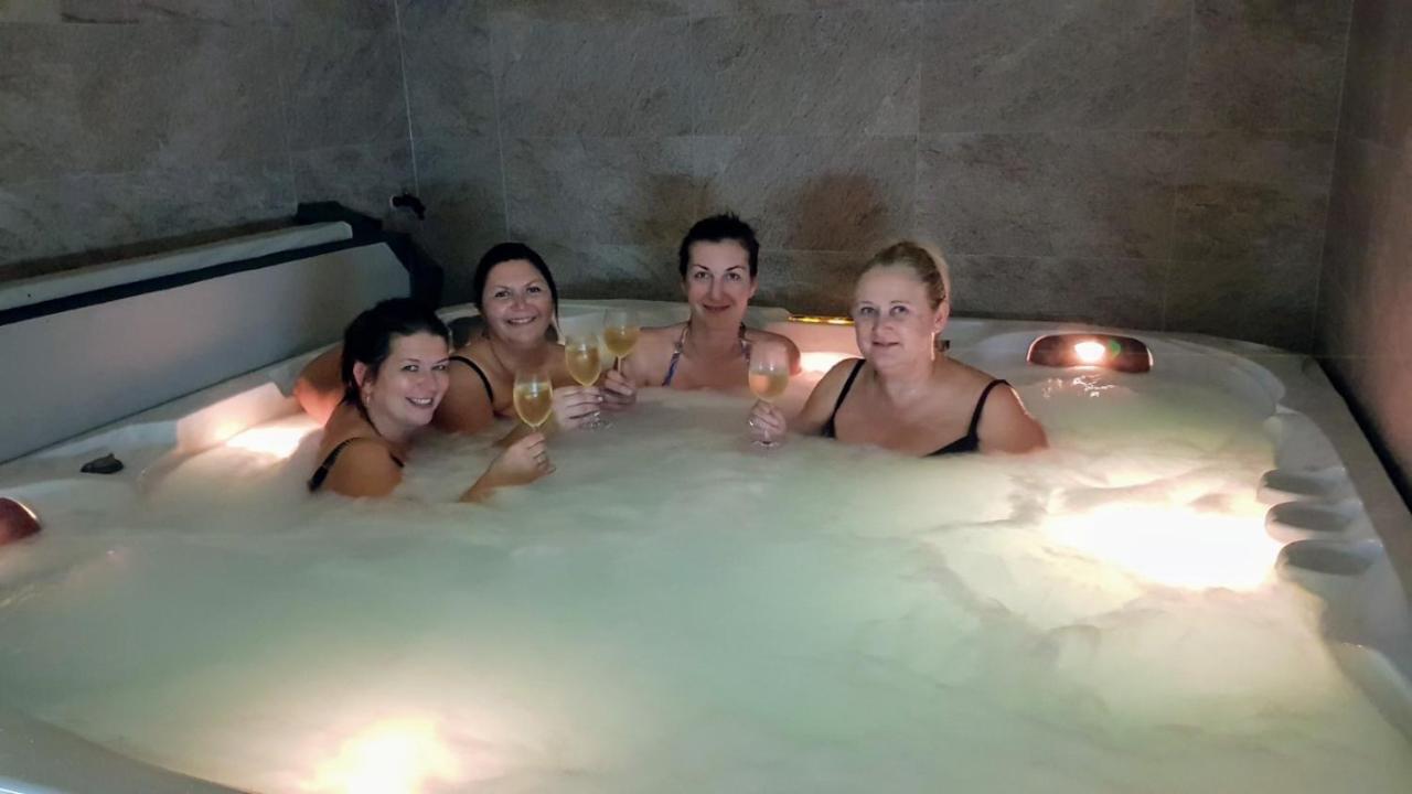 Statek 3 - Wellness & Spa Hotel Hluboká nad Vltavou Екстериор снимка